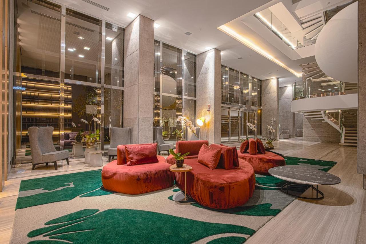 Suryaa Hotel Pinhais, Curio Collection By Hilton Bagian luar foto