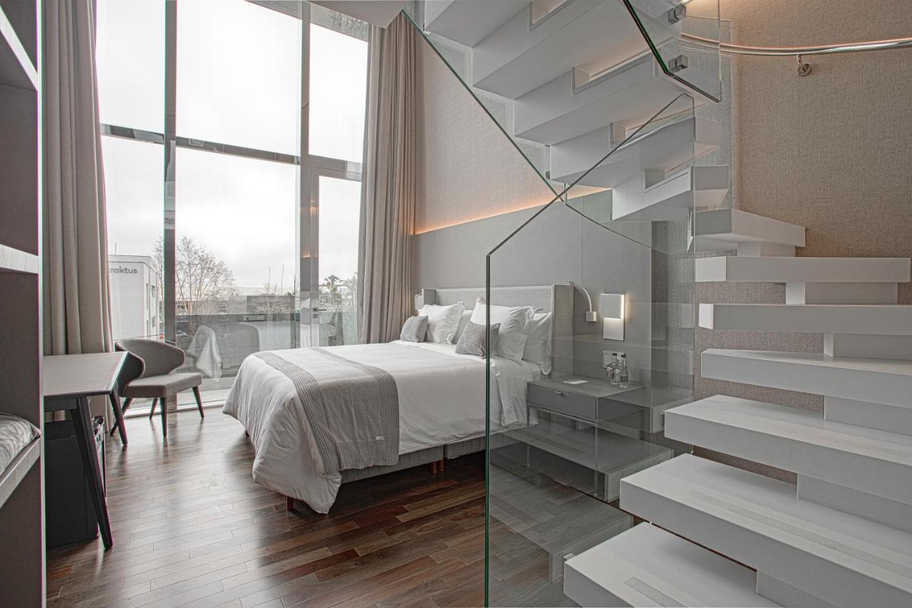 Suryaa Hotel Pinhais, Curio Collection By Hilton Bagian luar foto