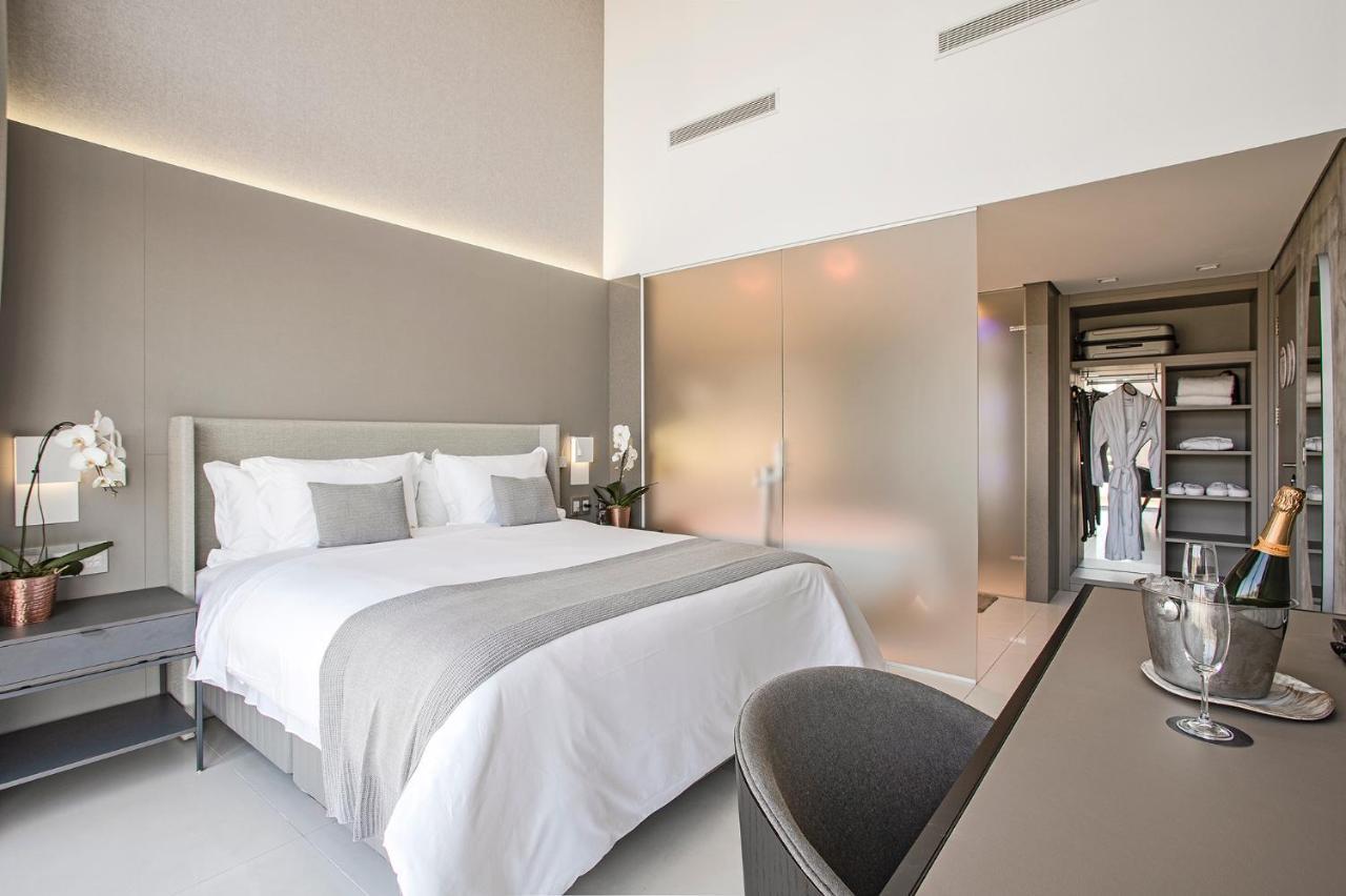 Suryaa Hotel Pinhais, Curio Collection By Hilton Bagian luar foto