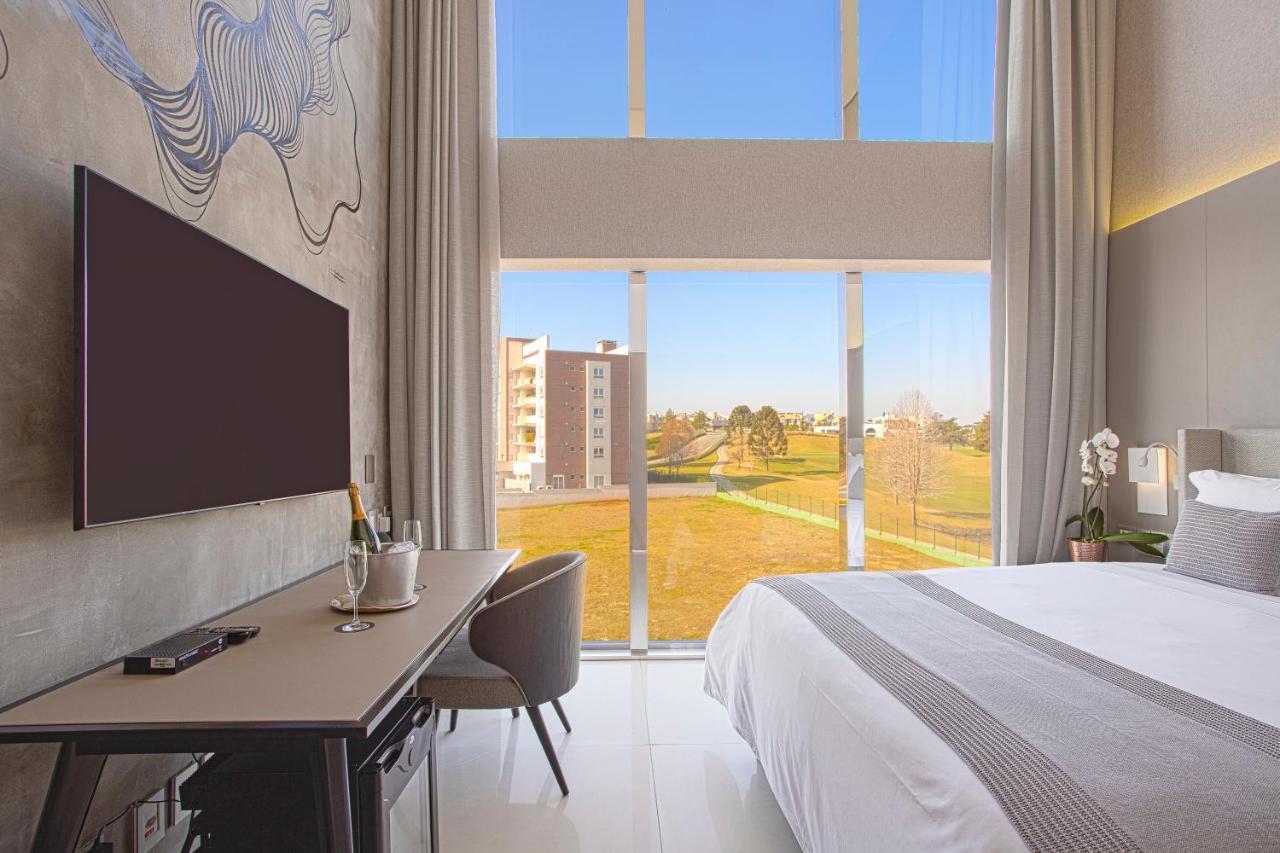 Suryaa Hotel Pinhais, Curio Collection By Hilton Bagian luar foto