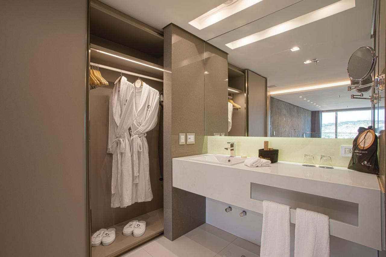 Suryaa Hotel Pinhais, Curio Collection By Hilton Bagian luar foto
