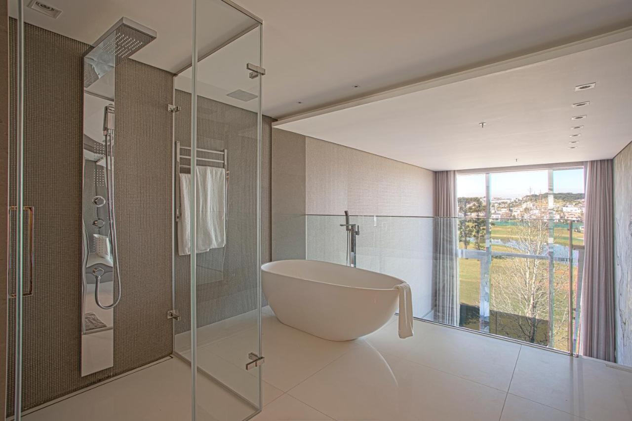 Suryaa Hotel Pinhais, Curio Collection By Hilton Bagian luar foto