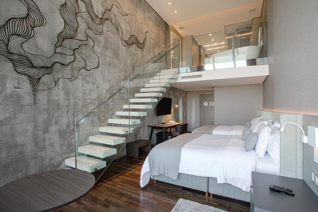 Suryaa Hotel Pinhais, Curio Collection By Hilton Bagian luar foto