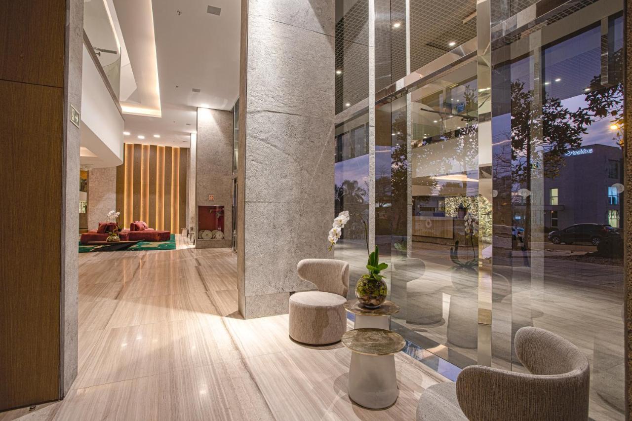 Suryaa Hotel Pinhais, Curio Collection By Hilton Bagian luar foto