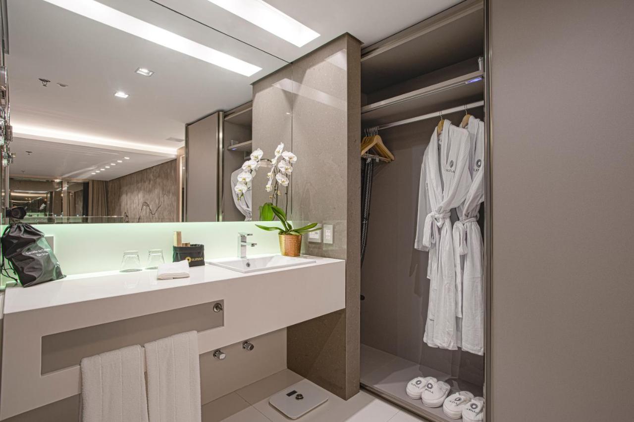 Suryaa Hotel Pinhais, Curio Collection By Hilton Bagian luar foto