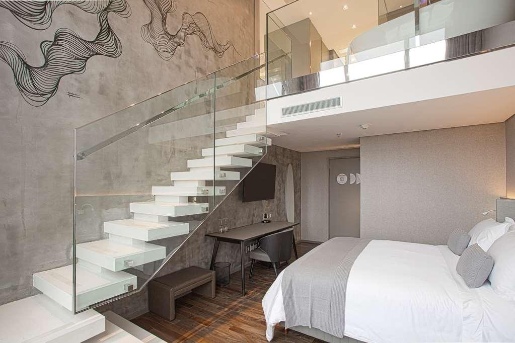 Suryaa Hotel Pinhais, Curio Collection By Hilton Ruang foto