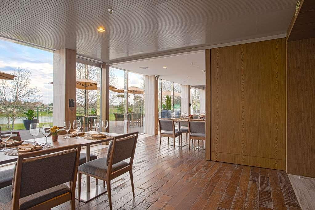 Suryaa Hotel Pinhais, Curio Collection By Hilton Restoran foto