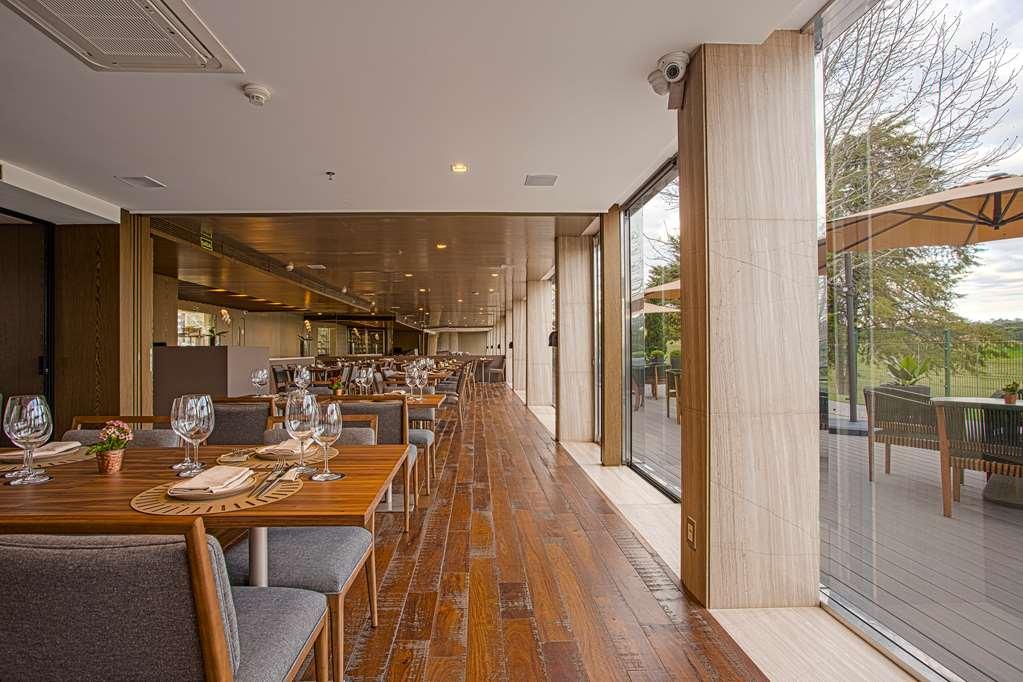 Suryaa Hotel Pinhais, Curio Collection By Hilton Restoran foto