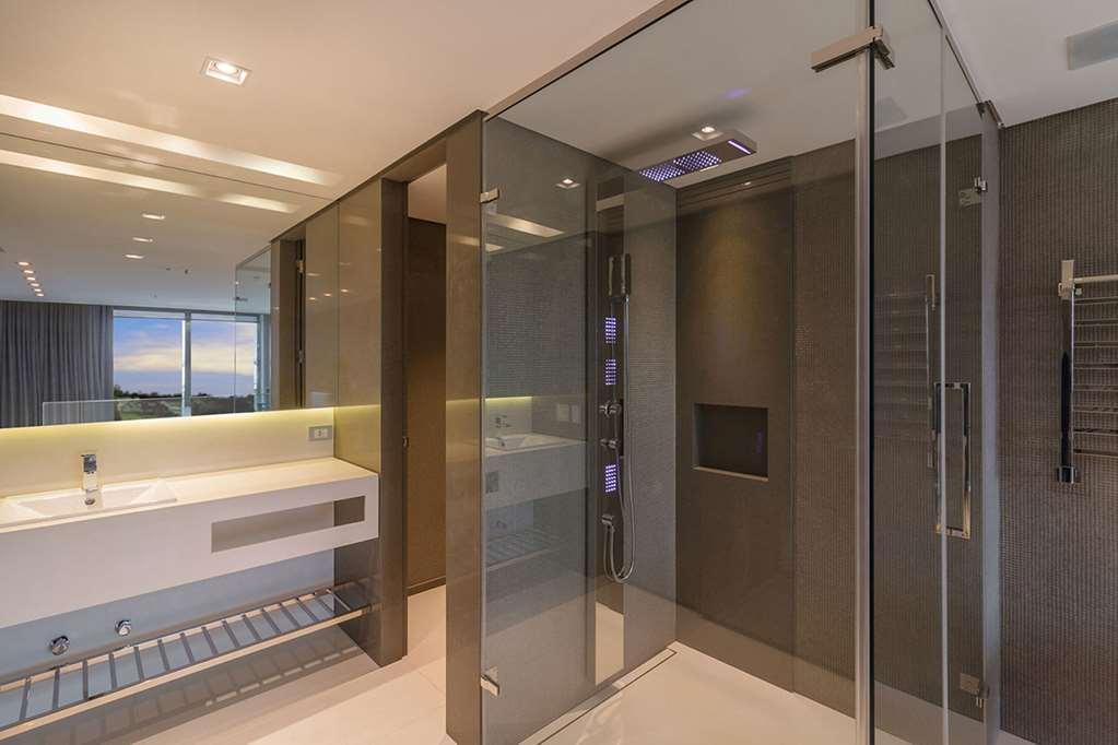 Suryaa Hotel Pinhais, Curio Collection By Hilton Bagian luar foto